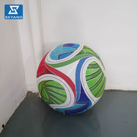 Modèle de ballon de football gonflable personnalisé pour la décoration d'événements sportifs en plein air ou la promotion de festivals sportifs