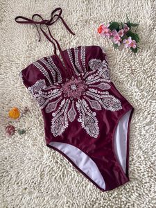 Traje de Baño Entero Personalizado para Mujer, Sexy, con Cuello Halter, Estampado Retro, Escote en V Profundo y Control de Abdomen - Product Image 5