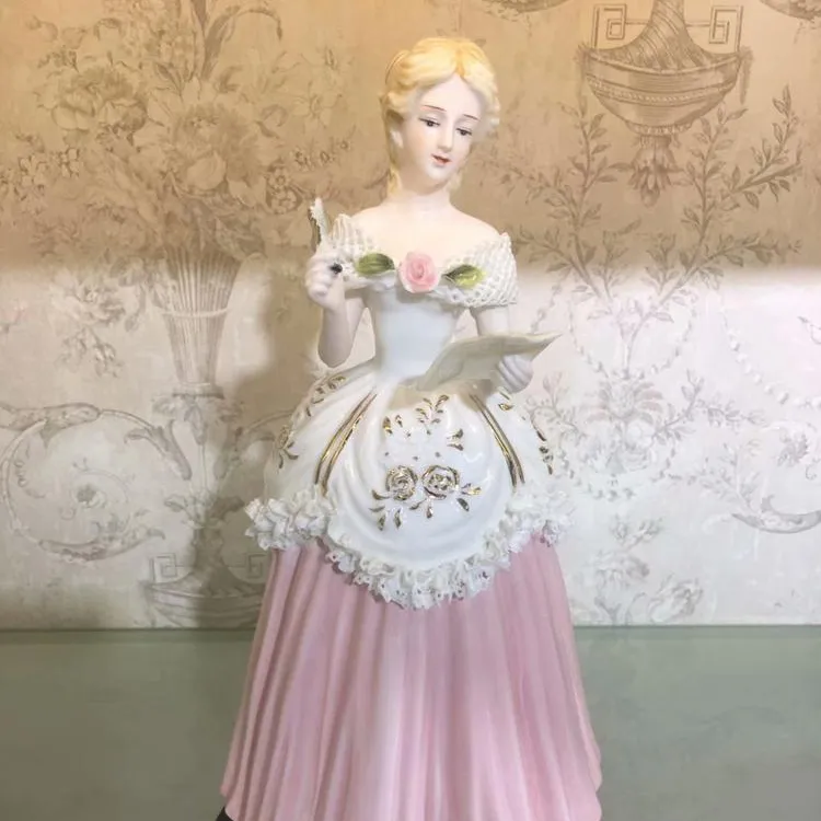 European Porcelain Figurine Victorian Girl Statue Pink Wedding Gift Creative Home Decoration With Wooden Base