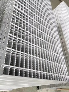 Grille en acier durable de qualité supérieure pour allées de parcs et systèmes de drainage, grille extérieure - Product Image 2