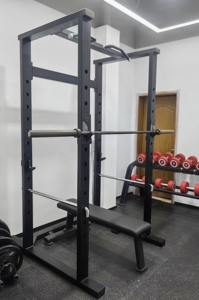 Rack <span class=keywords><strong>de</strong></span> musculation professionnel SK Commercial, robuste, en acier Q235 <span class=keywords><strong>de</strong></span> 3,0 mm, cage à squats multifonctionnelle <span class=keywords><strong>pour</strong></span> entraînement <span class=keywords><strong>de</strong></span> force professionnel en salle <span class=keywords><strong>de</strong></span> <span class=keywords><strong>sport</strong></span> ou club. - Product Image 2