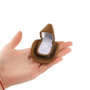 Boîte à bijoux en velours romantique et élégante, ornée de dentelle, avec des accents de perles - Product Image 6