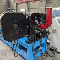 Petit pain carré automatique de tuyau de descente de gouttière de pluie de coude de descente formant la machine avec des composants de noyau de moteur de roulement de vitesse