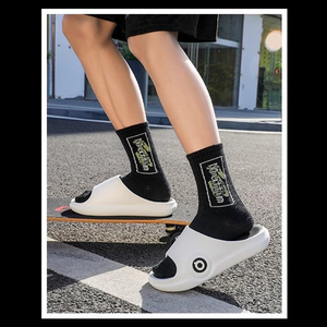 Sandalias de Espuma Unisex de Moda Veraniega, Diseño Original, con Logotipo Personalizado, Sandalias Deportivas de Espuma con Logotipo - Product Image 4