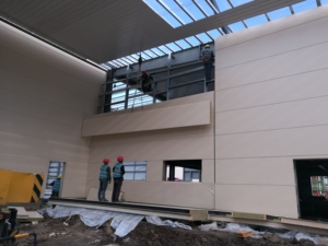 Panel Sándwich Aislado Reforzado de PU/PIR, Panel de Techo y Pared Anticolisión para Almacenamiento en Frío y Almacenes Logísticos - Product Image 1