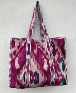 Bolso de Mano Acolchado de Algodón con Estampado Indio Artesanal, Bolso de Hombro para Viajes y Compras - Product Image 1