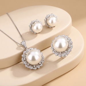 Factory Wholesale Eco-friendly Copper Round 16-12mm White Shell Pearl Fashion Bridal Jewelry <b>Set</b> for Women - Product Image 1