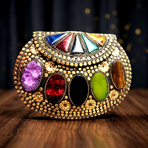 Bolso de mano tipo clutch de latón con piedras ovaladas multicolor de diseños premium, con correa de cadena, hecho a mano, para fiestas y bodas. |   Artesanías de Resina Premium - Product Image 1