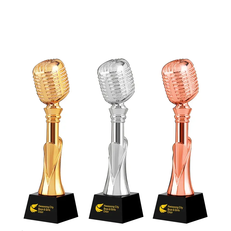 Atacado resina criativa cristal dourado troféu personalizado música host microfone cantando KTV competição prêmio