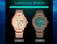 Nouvelle arrivée 2021 Montre numérique en acier inoxydable avec direction de la Qibla islamique arabe, montre-bracelet argentée Al Azan pour musulmans en alliage