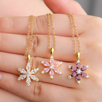 Collier pendentif en laiton plaqué or 18 carats pour femmes Lettre colorée Forme de fleur Cadeau de la Saint-Valentin Usine Collier pendentif en gros