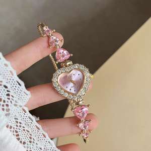 Elegante Reloj de Mujer con Cristal en Forma de Corazón, Estilo Lujoso, Accesorio de Pulsera de Cuarzo - Product Image 2