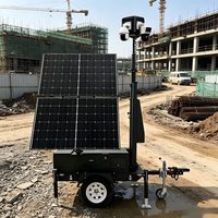 Remorque de surveillance solaire montée sur châssis avec mât de 6 m et 2 panneaux solaires de 450 W pour la sécurité hors réseau