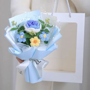 Bouquet di Rose Lavorato a Maglia, Fiori Artificiali, Regalo Floreale per Laurea, Scatola di Fiori Intrecciata a Mano per la Festa degli Insegnanti e la Festa <span class=keywords><strong>della</strong></span> <span class=keywords><strong>Donna</strong></span> - Product Image 1