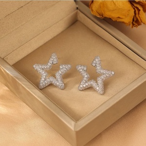 Pendientes de Plata 925 con Baño de Oro, Diseño de Pentagrama con Incrustaciones de Circonita, Modernos, Elegantes, Versátiles, Regalo de Lujo para Mujer - Product Image 3