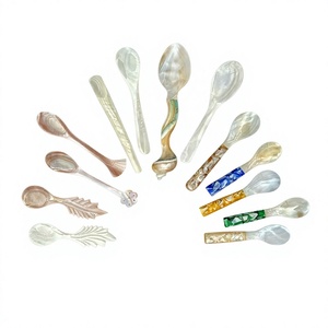 Ensemble de cuillères à caviar en nacre exquise, polies à la main, écologiques, avec découpeur de caviar naturel en forme de coquillage - Product Image 4
