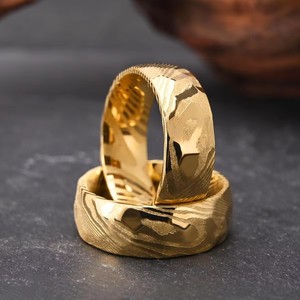 Anillos de Acero de Damasco Dorado de 8 mm, Anillos de Boda para Hombre, Estilo Clásico, Ajuste Cómodo para Parejas, Anillos de Compromiso y Citas - Product Image 5