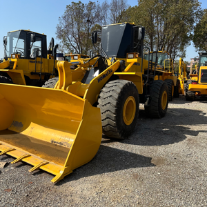 Reconoce el Komatsu WA380 para cargadora de ruedas usada de 17 toneladas: duradera, resistente y rentable - Product Image 1