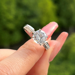 Anello solitario a quattro punte per donna, stile con pietre scintillanti, elegante gioiello da dito alla moda - Product Image 4