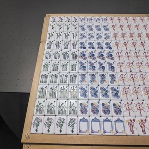 Juego de Mahjong Americano Portátil Ecológico Personalizado con Brillo, Moderno y Lujoso, 166 Fichas de Acrílico, Tablero con Joker Grabado, Juegos de Mesa - Product Image 3