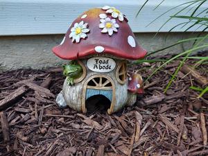 Statua Decorativa Personalizzata in Resina a Forma di Casa a Fungo per Giardino, Cortile, Esterni - Piccola Collezione di Ornamenti Adorabili - Product Image 5