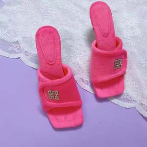 Chat talon pantoufles femmes hiver fourrure fourrure décoration haut bout carré talon moyen fourrure talon chaussures femmes beaucoup de couleur - Product Image 3