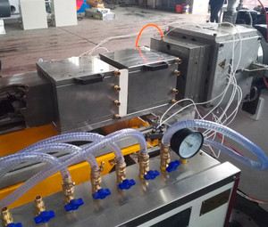 Dây chuyền sản xuất ống nhựa composite gỗ PVC, máy ép đùn profile WPC - Product Image 6