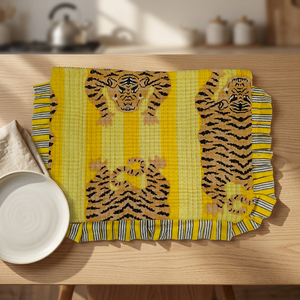 Sac fourre-tout artisanal imprimé à la main PNM Overseas, motif rayures de tigre - Jaune, mode durable - Product Image 3
