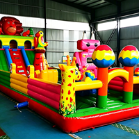 Château gonflable géant avec toboggan et aire de saut pour enfants, modèle de simulation de parc d'attractions