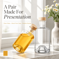 Bouteilles en verre transparent Solent avec bouchons en bois, pour l'emballage de boissons et spiritueux, idéales pour la présentation de liquides dorés.