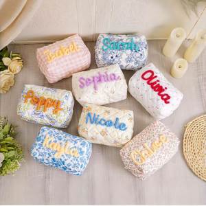 Pochette de maquillage en coton chenille écologique, motif floral classique, personnalisable avec nom au crochet, organiseur de voyage pour articles de toilette, pochette cosmétique, cadeau - Product Image 2