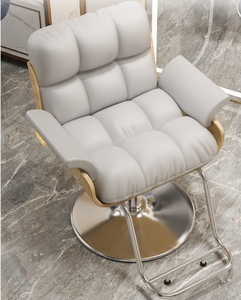 Silla de peluquero reclinable vintage moderna con asiento de cuero y Marco de metal con base de madera para corte de pelo de salón y sala de estar - Product Image 4