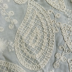 Tecido de Algodão Branco 60S com Bordado Paisley Creme, Tecido <span class=keywords><strong>Floral</strong></span> Texturizado Boho para Vestido de Verão e Cortina - Product Image 2
