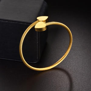 Bracelets tendance en <span class=keywords><strong>fil</strong></span> d'acier inoxydable avec joli double cœur - Breloque ajustable personnalisable avec nom ou lettre pour <span class=keywords><strong>bracelet</strong></span> jonc - Product Image 3