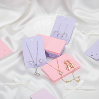 Cartes d'étiquetage personnalisées de luxe roses pour colliers et boucles d'oreilles, cartes de présentation de bijoux en gros, étiquettes suspendues en carton pour emballage de boucles d'oreilles