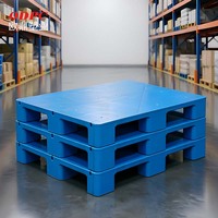 Palette en plastique HDPE empilable, plateau solide, entrée 4 directions, 9 pieds, palette Euro, charge statique 800 kg pour exportation unidirectionnelle en entrepôt