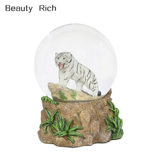 Foresta Giungla Apex <span class=keywords><strong>Predator</strong></span> Bianco Alaskan Bianco Siberian Tiger Glitter Snow Globe 100 millimetri Da Collezione <span class=keywords><strong>Figurine</strong></span> 6.25 "di Altezza - Product Image 1