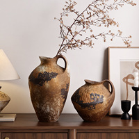 Collection de vases en céramique texturée rustique Wabi-Sabi, faits à la main, en brun et noir vieillis, pour fleurs