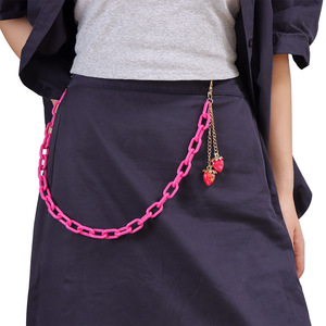 Cadena de cintura Yueli con colgante de fresa acrílica rojo rosa, estilo punk, de una sola capa, para uso diario, cadena corporal de moda. - Product Image 1