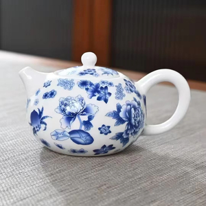 Tetera Mini de Cerámica y Porcelana, Estilo Chino Vintage con Diseño Floral Azul, Ecológica y Personalizable - Product Image 1