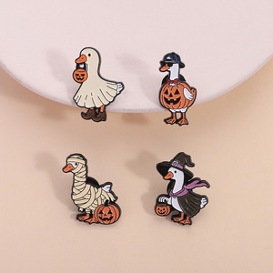 Broche en émail Halloween, motif canard et citrouille mignons, accessoire vestimentaire polyvalent, cadeau pour elle, en gros - Product Image 2