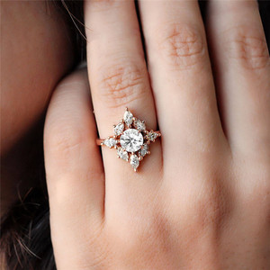 Anello tonalità rosa da donna, elegante accessorio per proposta di matrimonio, festa, matrimonio, regalo alla moda - Product Image 3