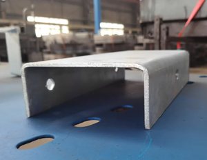 राजमार्ग संरक्षण प्रणाली के लिए टिकाऊ गर्म डुबकी गैल्वेनाइज्ड स्टील यू पोस्ट विश्वसनीय संक्षारण प्रतिरोध और संरचनात्मक अखंडता - Product Image 4