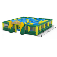 Parcours d'obstacles gonflable de maison hantée de Noël pour centre commercial, utilisation en extérieur, matériau en nylon, adapté aux 5-10 ans