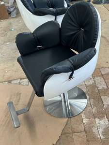 Silla de Barbería Profesional - Silla de Estilismo Giratoria con Altura Ajustable - Product Image 5