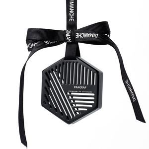 น้ำหอมปรับอากาศในรถยนต์แบบแข็ง พลังงานแสงอาทิตย์ กลิ่นหอมสดชื่นยาวนาน ผลิตจากไม้และโลหะผสม - Product Image 1