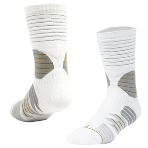 Chaussettes de sport professionnelles personnalisées antidérapantes pour football, avec revers et semelle respirants, séchage rapide, en coton éponge/fibre de bambou, pour l'élite sportive - Product Image 4