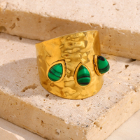 Dreamshow Bague Chevalière Martelée Malachite Bijoux en pierres précieuses étanches Bague en acier inoxydable plaqué or