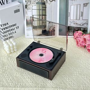 Reproductor de CD Estilo Tocadiscos Retro, Sistema de Audio Estéreo Inalámbrico de Escritorio, Cubierta Transparente Antipolvo, Reproductor de Música Vintage - Product Image 4
