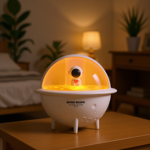 Humidificateur Myrva Astronaut 0,5 L à évaporation avec lumière à changement de couleur pour utilisation sur table de bureau - Product Image 2